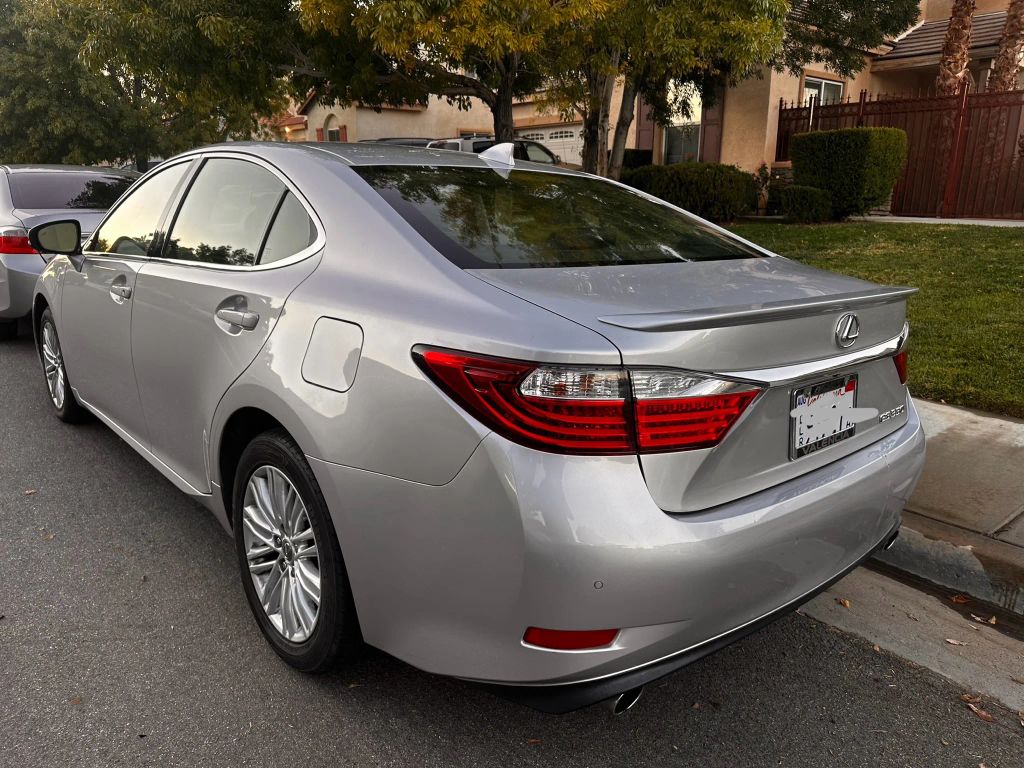 
								2015 Lexus ES full									