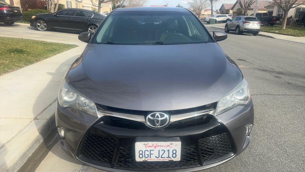 
								2015 Toyota Camry SE Sedan 4D full									