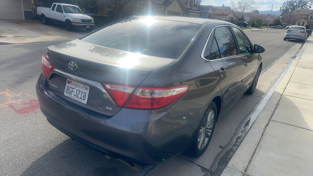 
								2015 Toyota Camry SE Sedan 4D full									