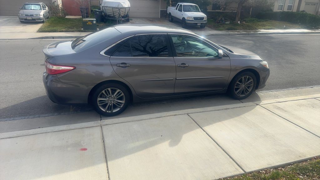 
								2015 Toyota Camry SE Sedan 4D full									