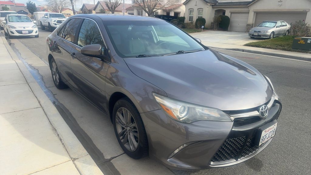 
								2015 Toyota Camry SE Sedan 4D full									