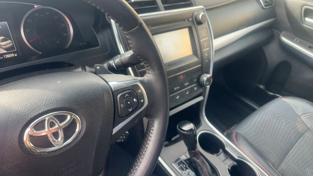 
								2015 Toyota Camry SE Sedan 4D full									