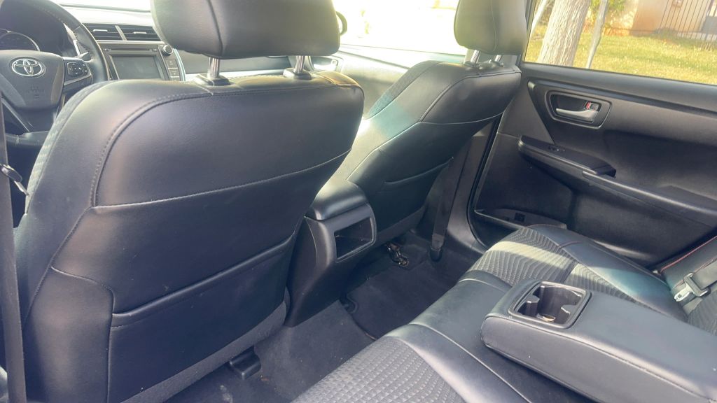 
								2015 Toyota Camry SE Sedan 4D full									