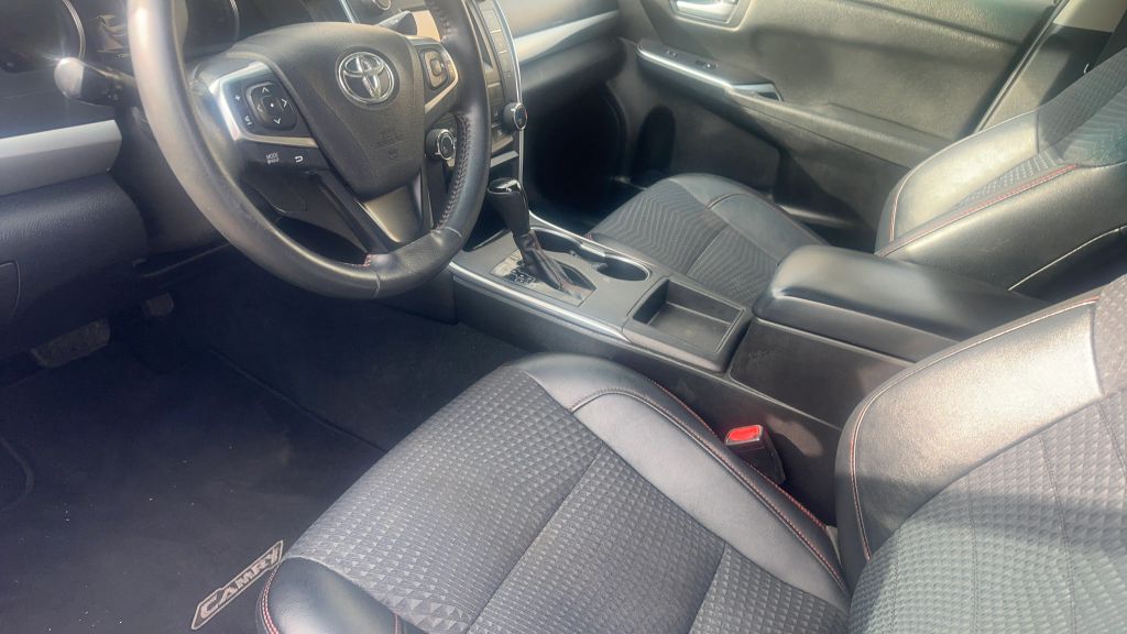 
								2015 Toyota Camry SE Sedan 4D full									